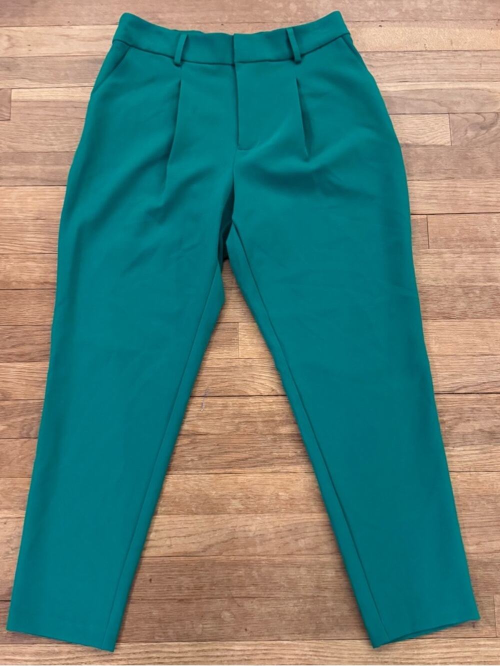 NWT INC International Concepts Women's Green Tapered Leg Pants - Size M
b91